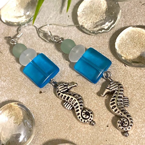 3/$25 Silver Earrings Green White Blue Silver Beachy Glass & Sea Horse Charm - Picture 1 of 4